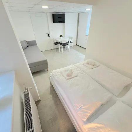 Krasny - 1 V Srdci Centra Lägenhet Bratislava